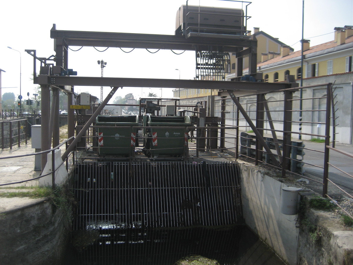 Sgrigliatore semovente a pettine con traslazione su carroponte