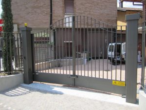 Cancello due ante a libro Lecco
